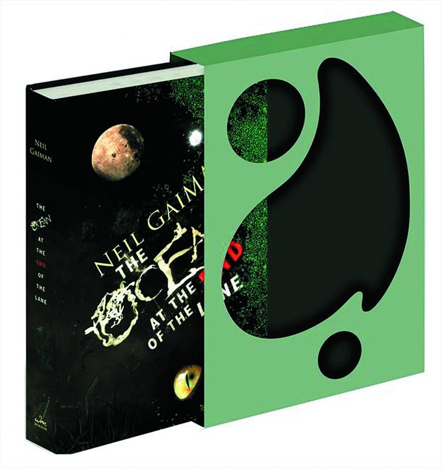 NEIL GAIMAN OCEAN AT END OF LANE DLX SGN ED